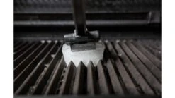 Broil King Ice Grill Brush - 65679 -Cadac Shop BK 65679 lifestyle 01 1000x563 1