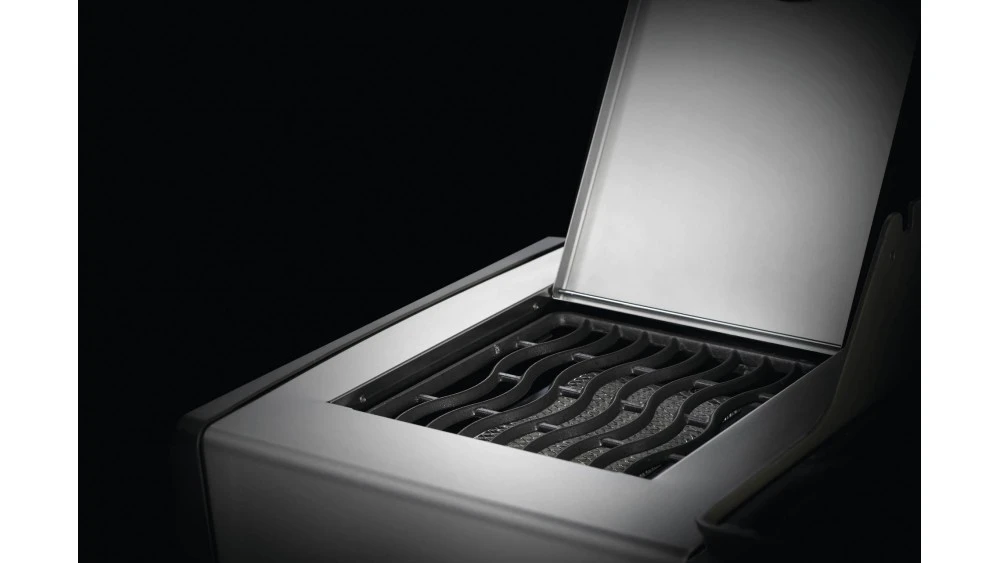 Napoleon Rogue RXT525SIBPSS-1-GB Gas BBQ - Free Cover & Accessories 5 Napoleon Rogue RXT525SIBPSS-1-GB Gas BBQ - Free Cover & Accessories - Image 5