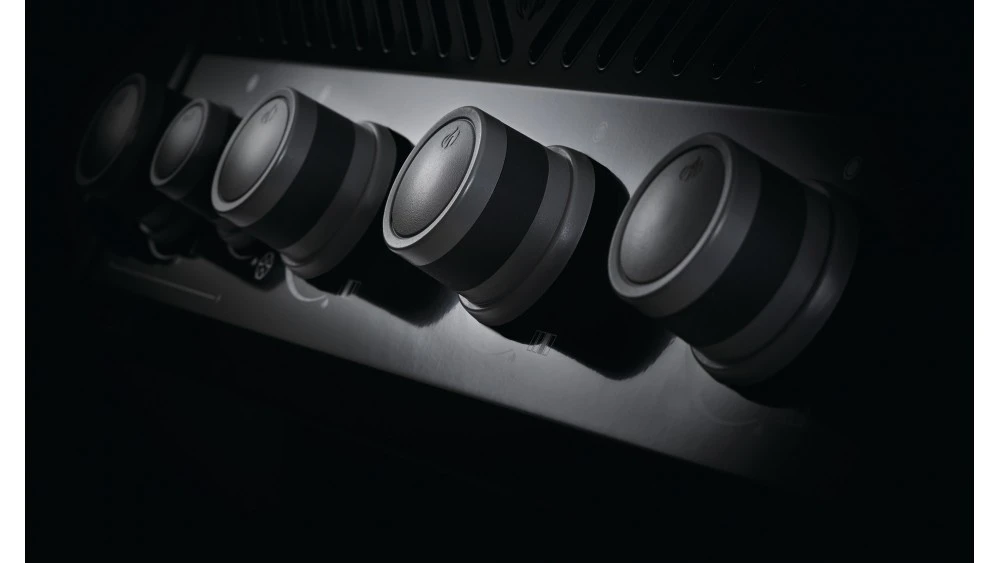 Napoleon Rogue R425PK-1-GB Gas BBQ - Free Cover & Accessories 7 Napoleon Rogue R425PK-1-GB Gas BBQ - Free Cover & Accessories - Image 7